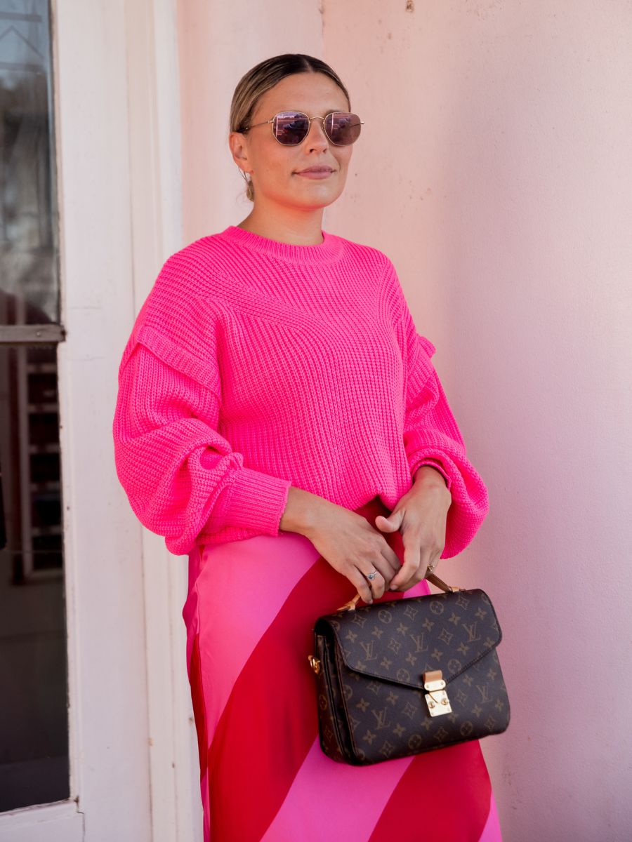 monochrome outfits - knit top and louis vuitton bag